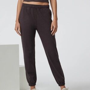 Vuori sangria heather boyfriend jogger XS
